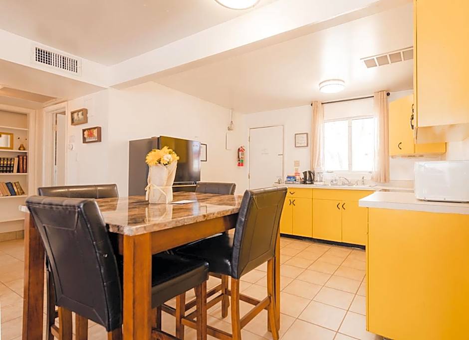 Home Style Apartments - 1 & 3 BR Suites with Full Kitchen
