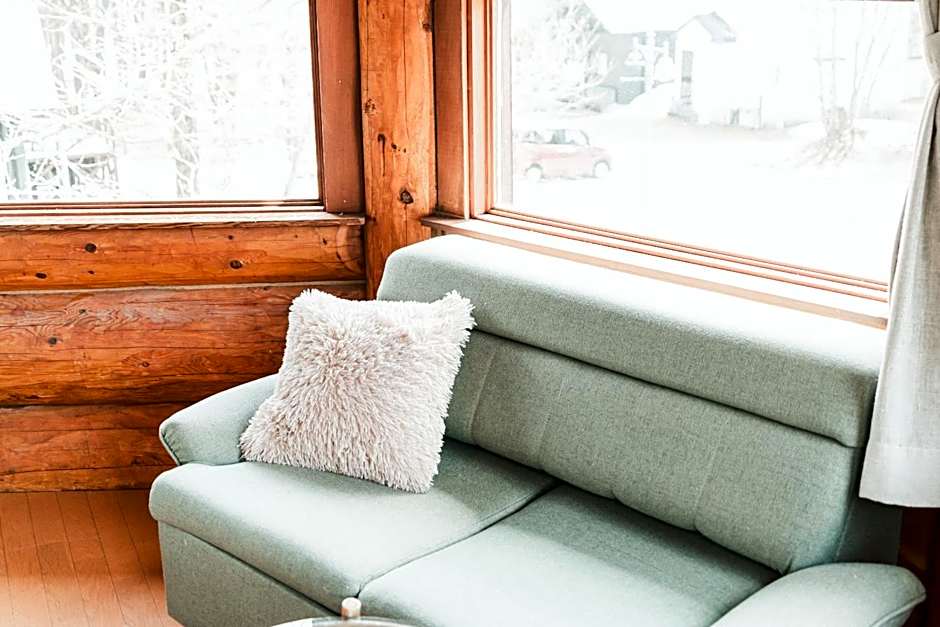 Hakuba Pension & Log Hotel Meteor