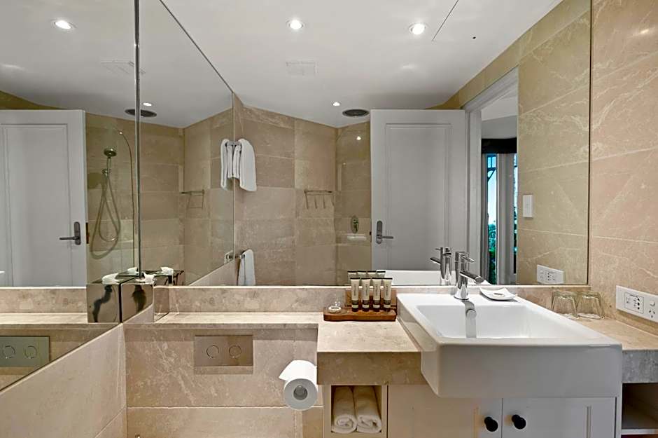 Echoes Boutique Hotel & Restaurant