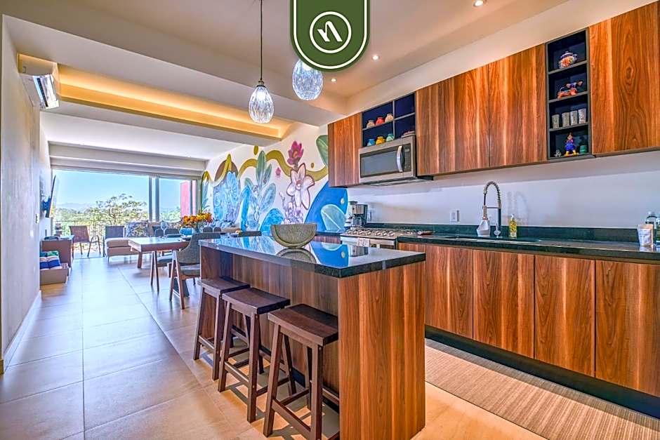 Cozy Apt with Private Terrace - Rooftop Pool