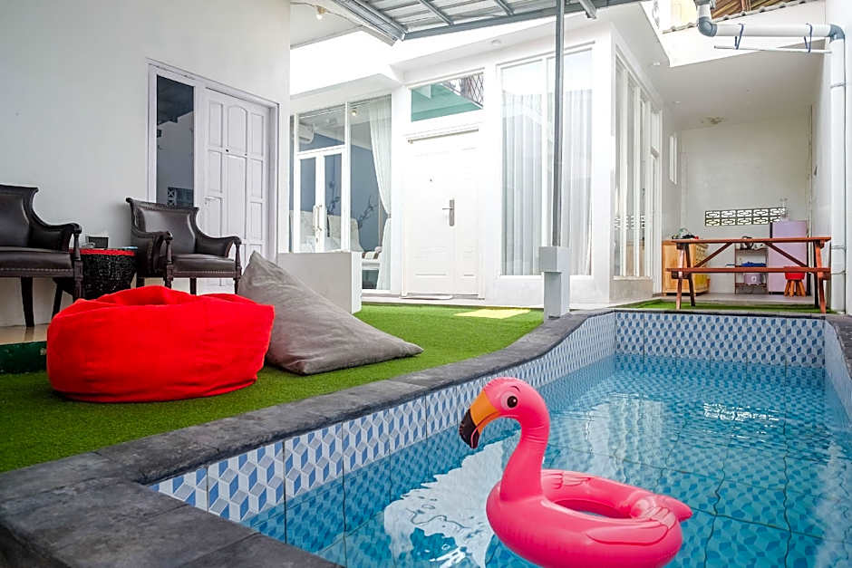 Aliandra Villa By The Lavana – Bangunjiwo, MN
