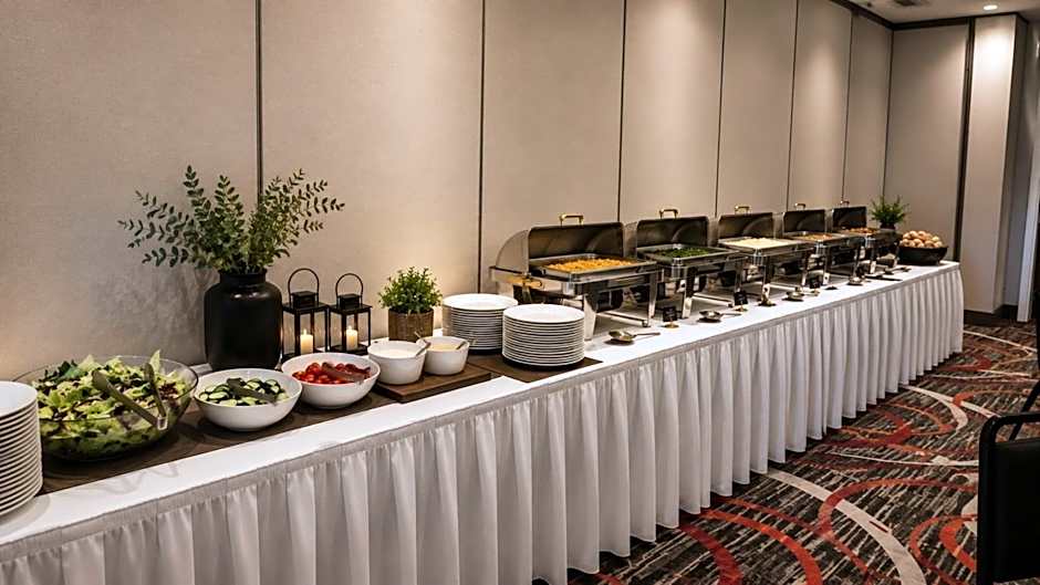 Holiday Inn & Suites Lafayette North by IHG
