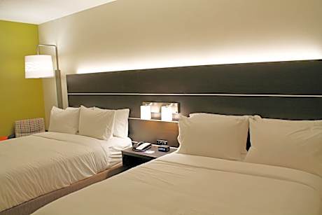 2 Queen Stndrd Comm Acc Bath Shwr Combo