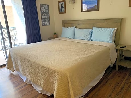 Oak Square 211