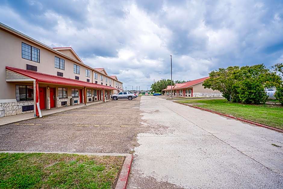 Texan Inn By OYO Beeville US-181