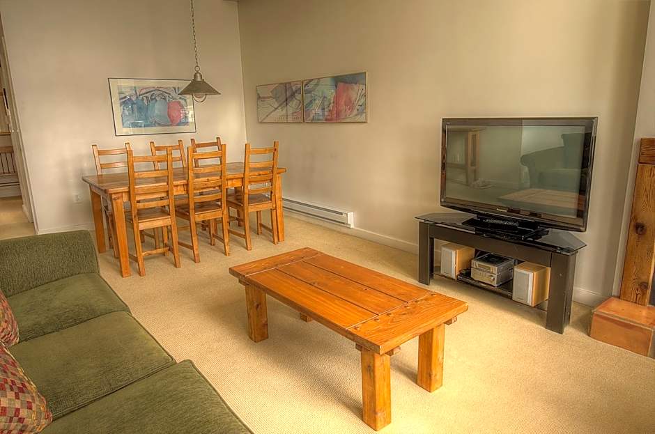 Waters Edge Shoreside Suites