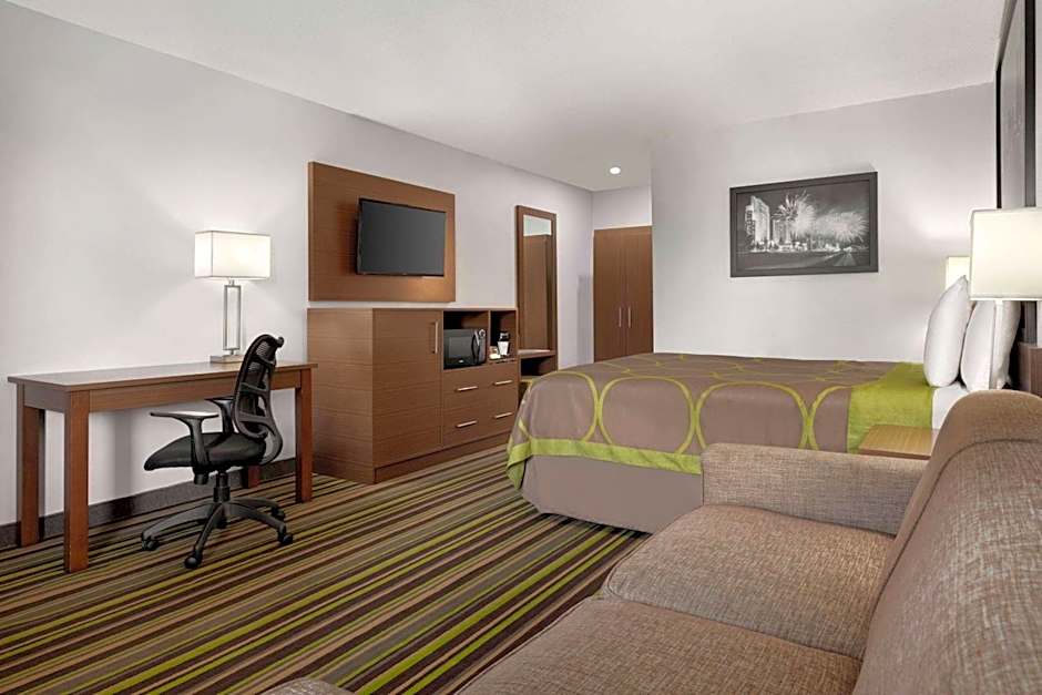 Super 8 by Wyndham Windsor/Dougall