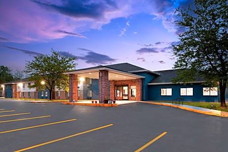 AmericInn by Wyndham Reedsburg