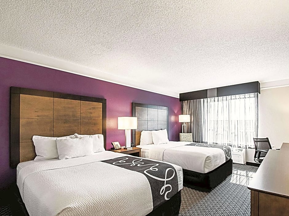 La Quinta Inn & Suites by Wyndham Cincinnati Sharonville