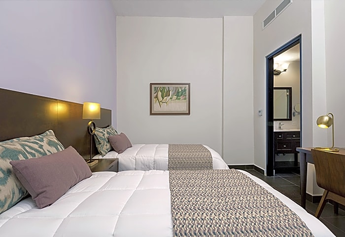 Decanter Hotel