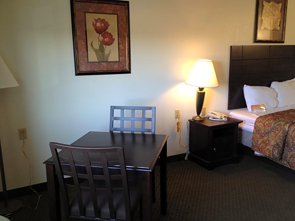 Howard Johnson by Wyndham Lubbock TX