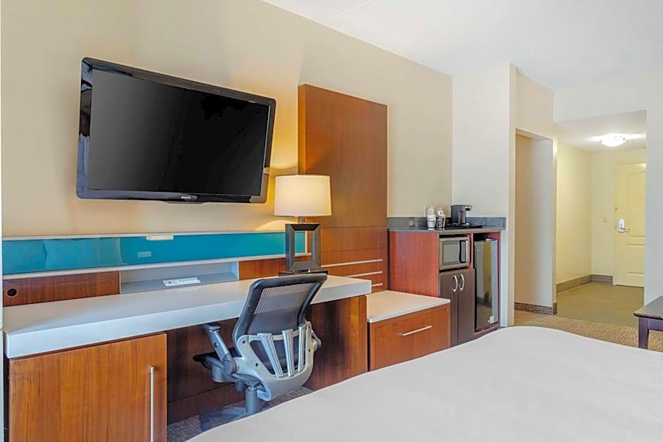 Comfort Suites East