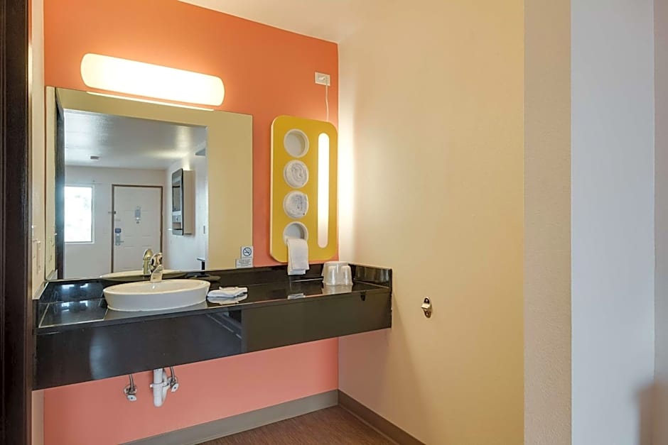 Motel 6-Brownsville, TX North