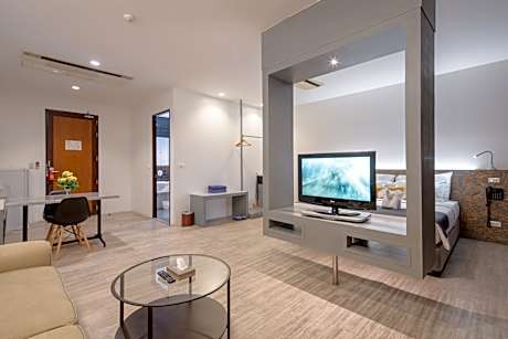 JUNIOR SUITE KING with Balcony