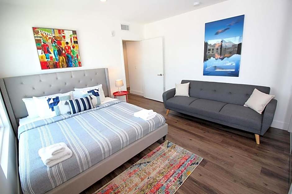 Los Angeles Premium Suites with Free Parking