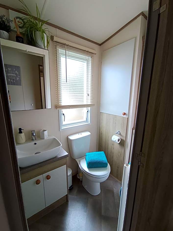 16 Lakeview, Pelham Retreat