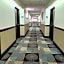 Days Inn & Suites by Wyndham Sam Houston Tollway