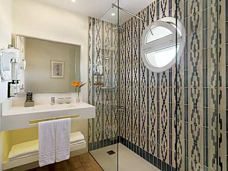 Double Room (1 adult)