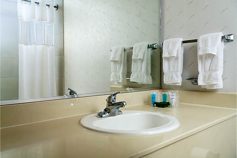 MCM Eleganté Hotel & Conference Center