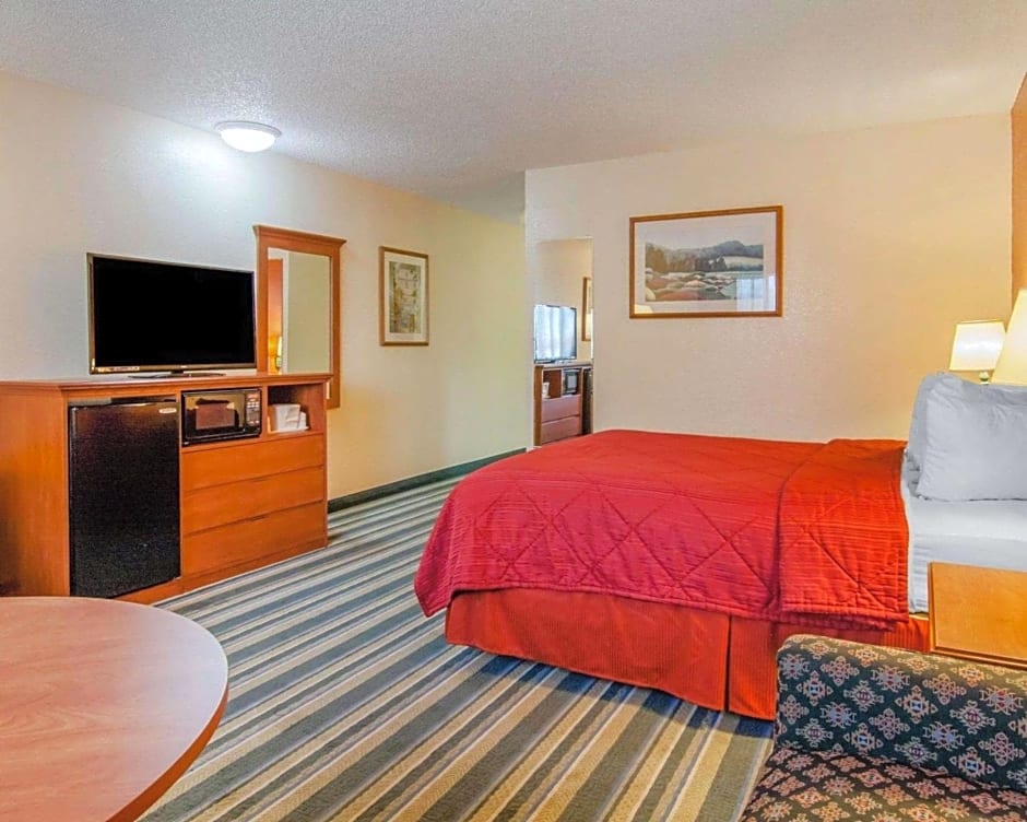 Quality Inn & Suites Medford Airport