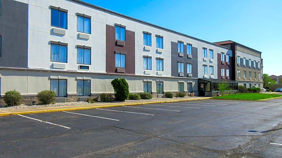 Clarion Pointe Evansville North