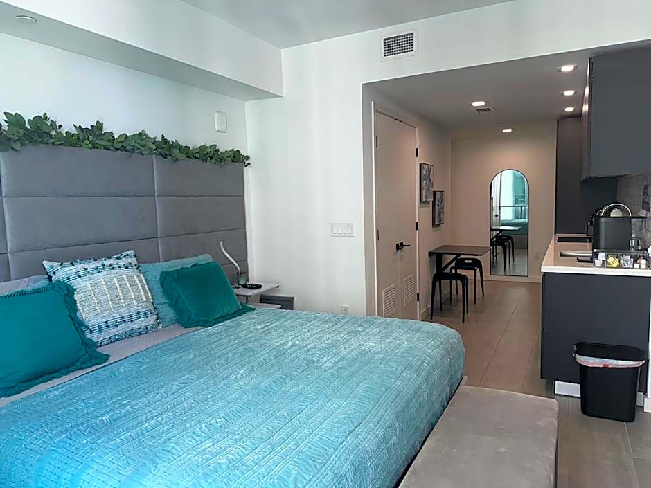 Comfortable Studio with King Bed and Queen Sofa-bed