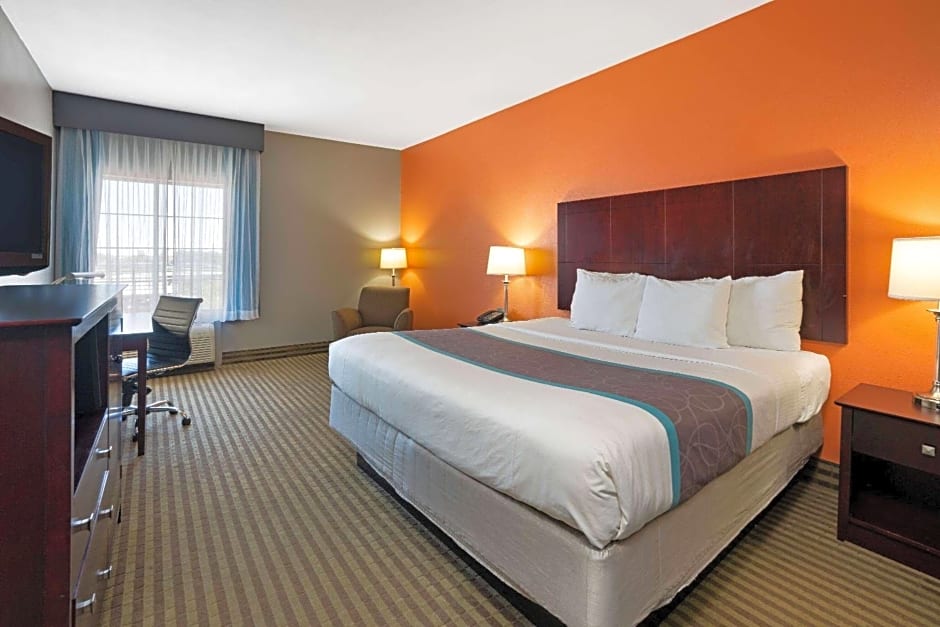 La Quinta Inn & Suites by Wyndham Bush Intercontinental Airport East