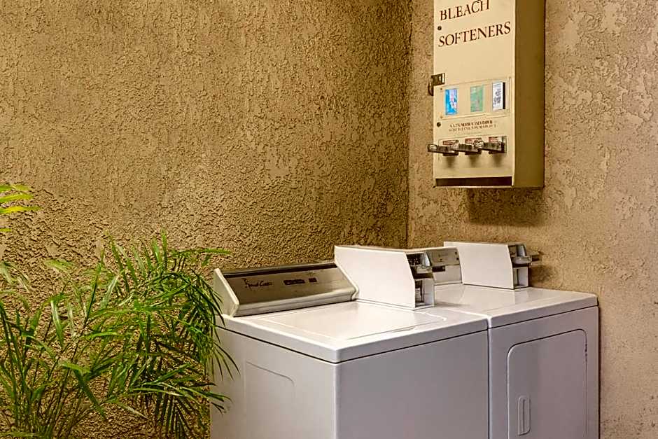 Super 8 by Wyndham Bakersfield South CA