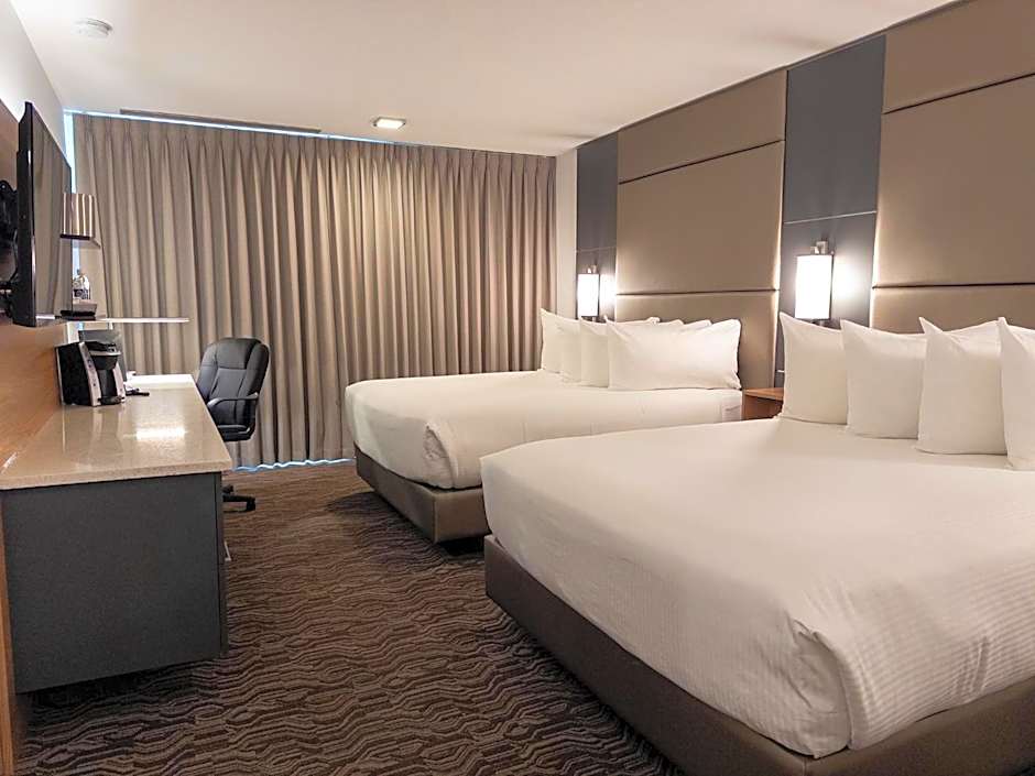 Carriage House Hotel & Conference Centre