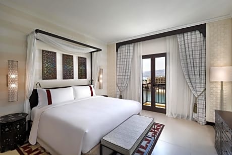 Superior Suite with Sea View and Private Balcony
