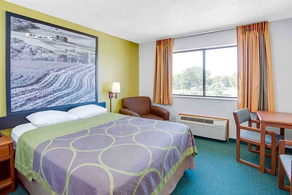 Super 8 by Wyndham Oelwein