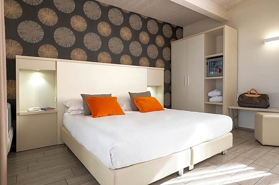 L'Hotel