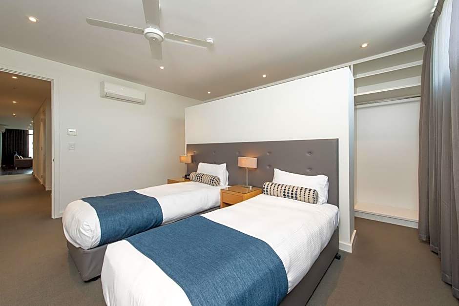 Mawson Lakes Hotel