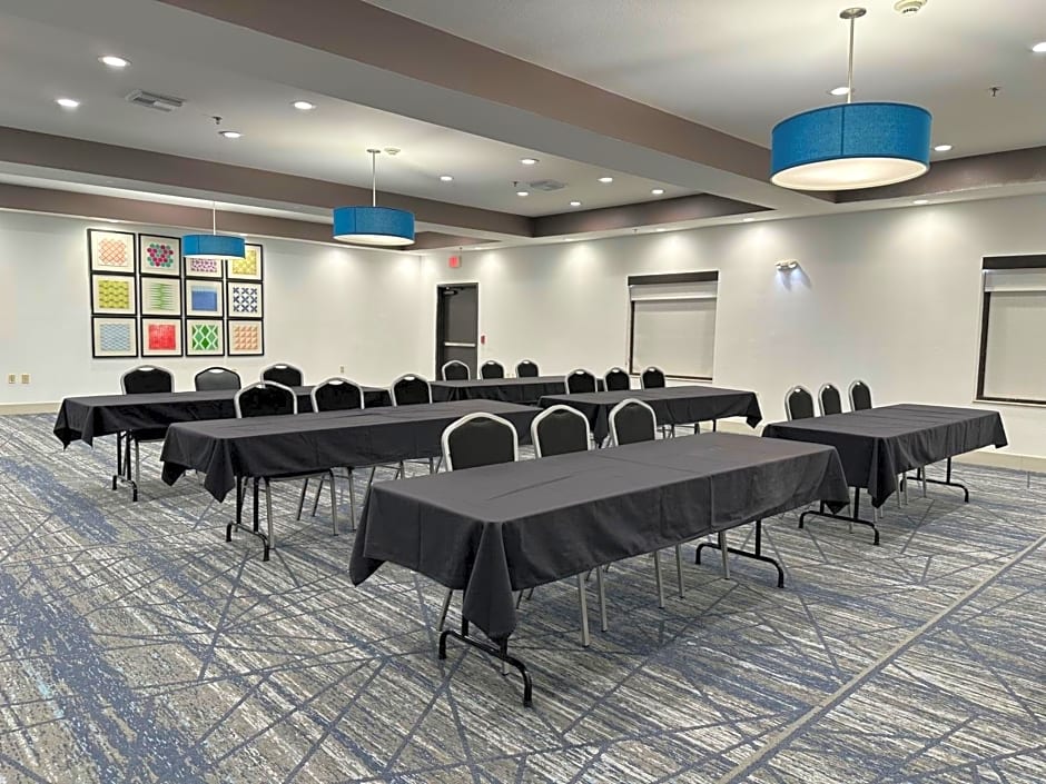 Holiday Inn Express Hotel & Suites Ennis By IHG