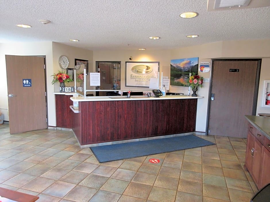 Econo Lodge Inn & Suites