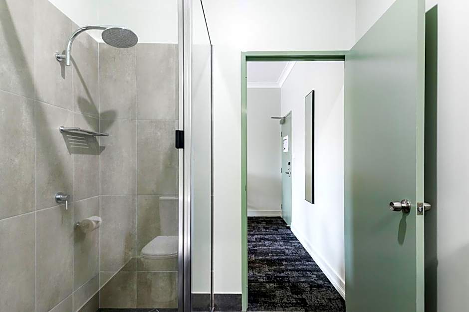 Nightcap at Atherton Hotel