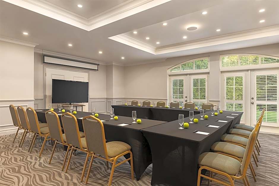 Hotel Vallea Bromont, Tapestry Collection by Hilton