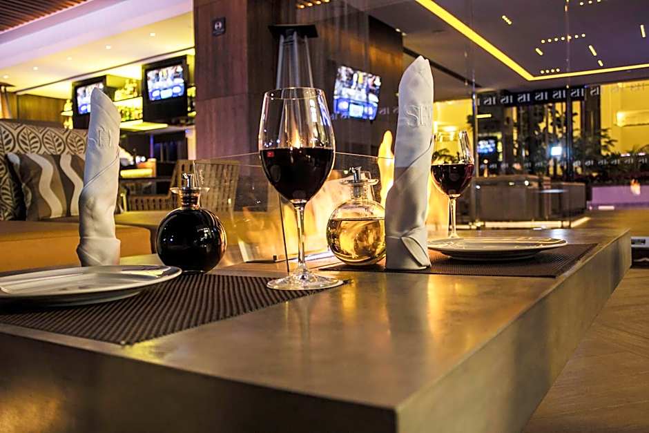 HS HOTSSON Hotel Leon