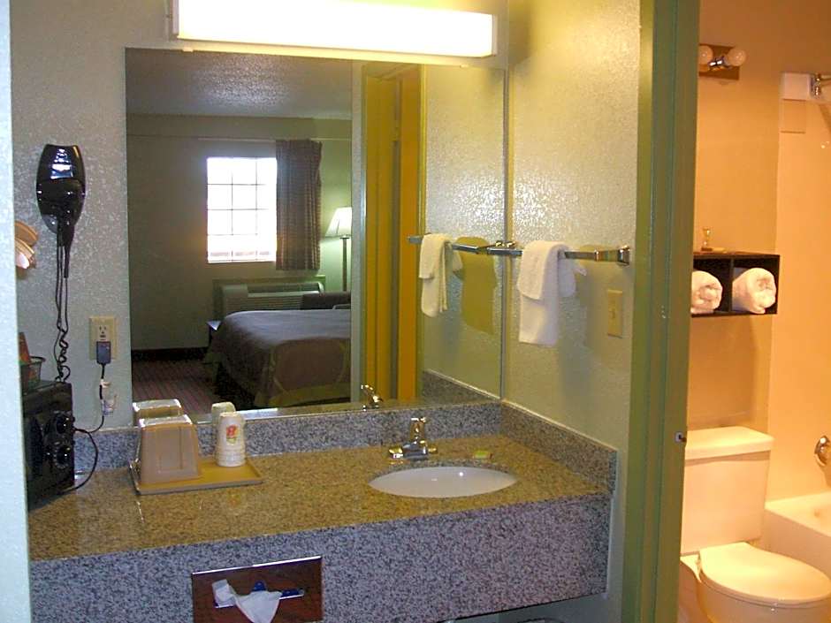 Super 8 by Wyndham Monticello AR