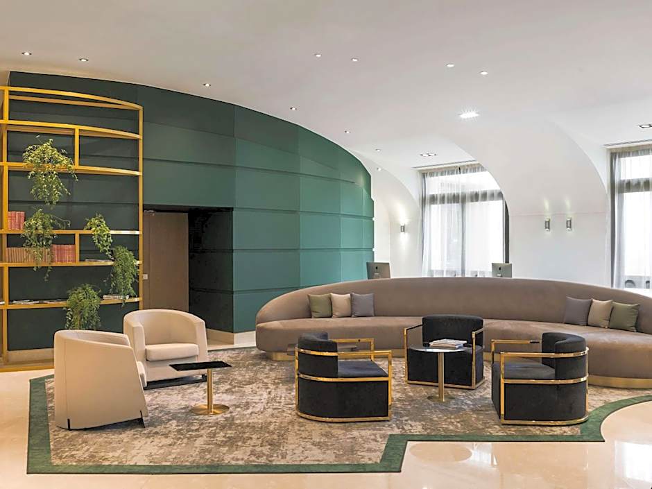 Le Louis Versailles Château Hotel-MGallery