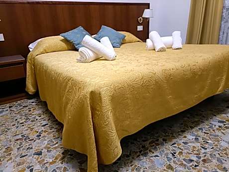 Quadruple Room with Private Bathroom