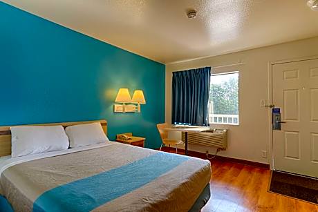 1 King Bed |