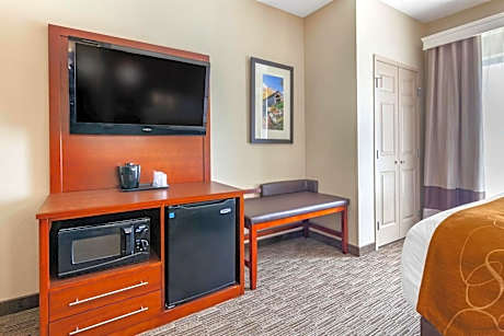 King Suite - Non-Smoking