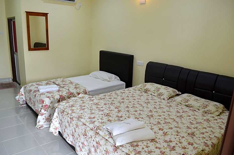 Penarak Bamboo Beach Motel