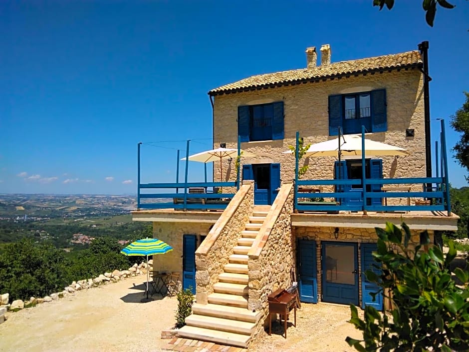 La casa dalle finestre blu