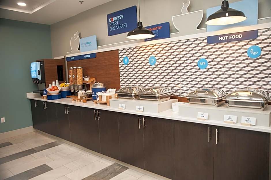 Holiday Inn Express Hotel & Suites Norfolk By IHG
