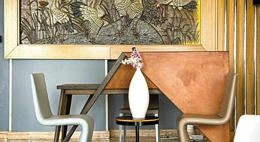 Aurasia Deluxe Hotel