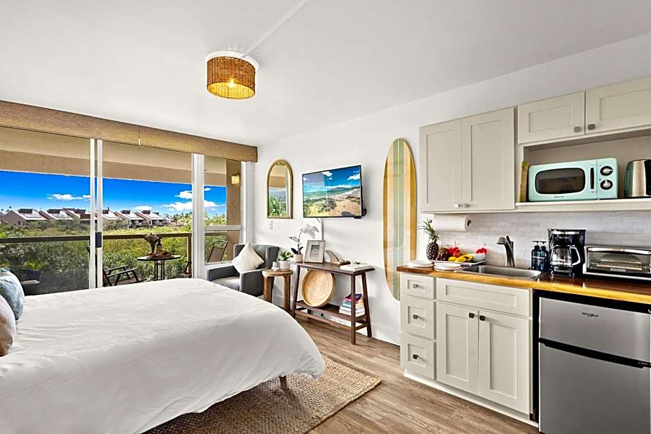 Prime Location! Walk to Beach, Shops & Dining!