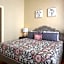 Amazing Condos Beautiful View 2 Blocks To French Quarter, Small Rooftop Pool, Gym, Seanger Theater, Super Dome, And Bourbon St