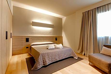 Superior One-Bedroom Apartment with Balcony